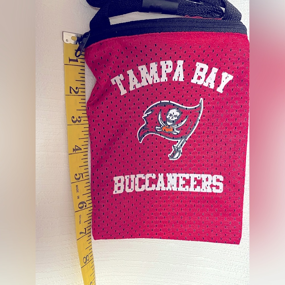 NFL Tampa Bay Buccaneers Mesh Crossbody🏈 - Picture 4 of 5